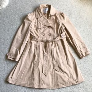 Chadwick’s Tan pleated trench coat with belt sz 6